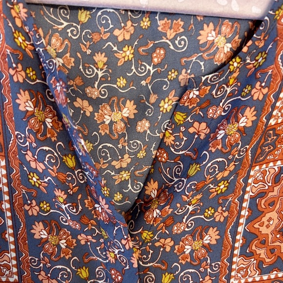 Violet & Claire Floral Button Up Blouse - NWOT - Picture 4 of 7